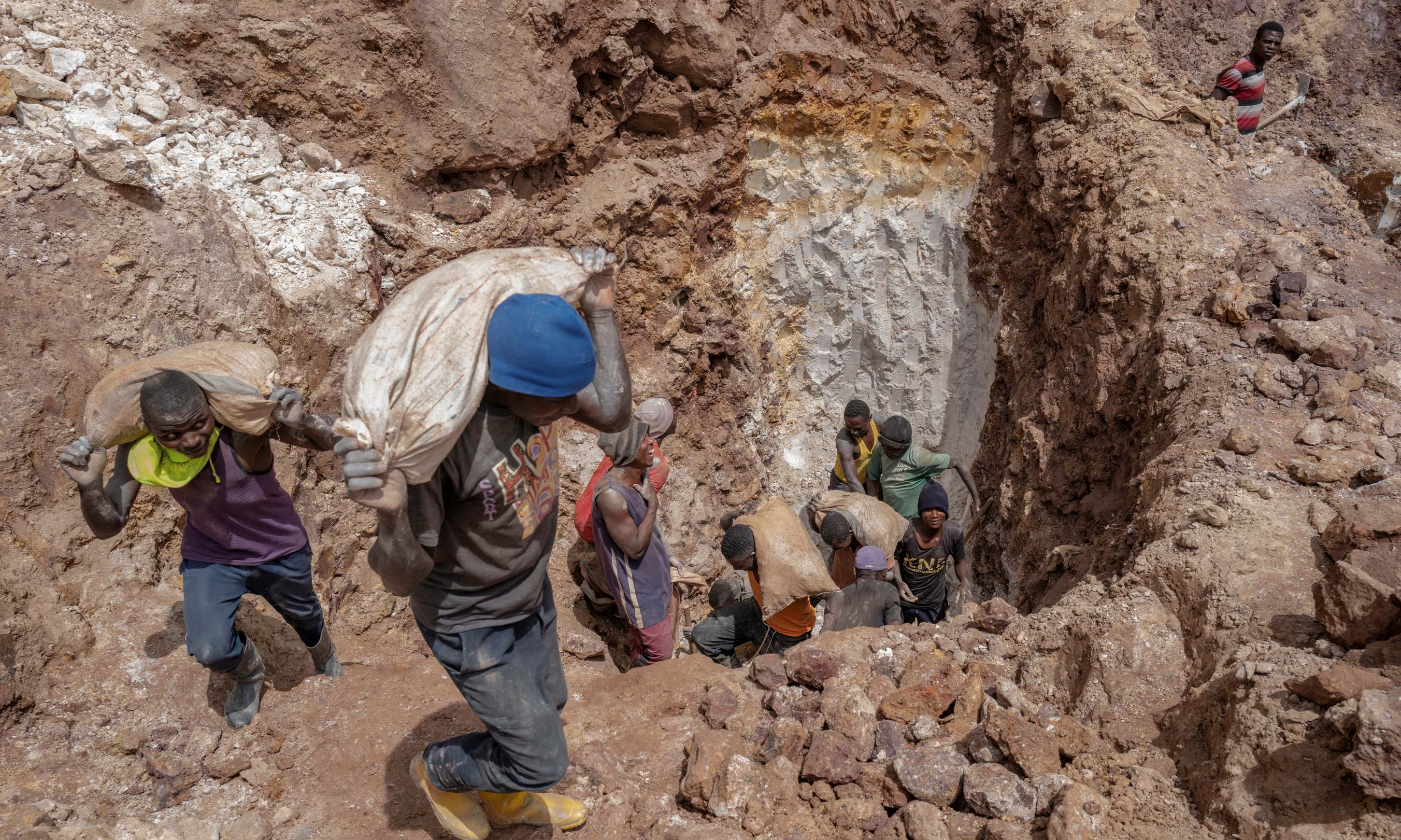 Småskala koboltmine i Congo